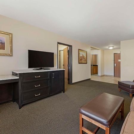 Best Western Plus Country Inn & Suites Додж-Сити Экстерьер фото