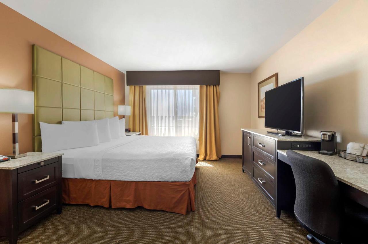 Best Western Plus Country Inn & Suites Додж-Сити Экстерьер фото