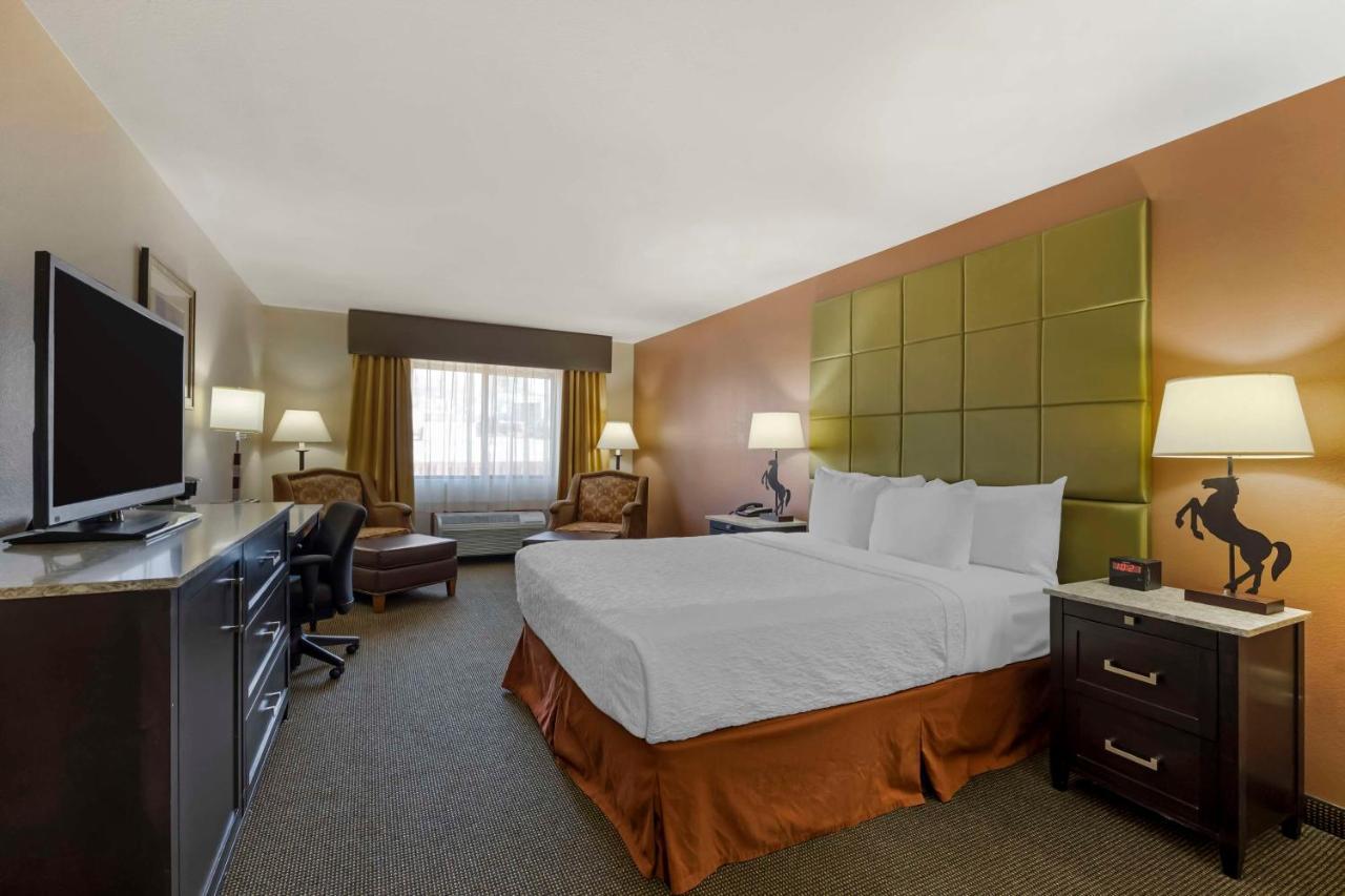 Best Western Plus Country Inn & Suites Додж-Сити Экстерьер фото