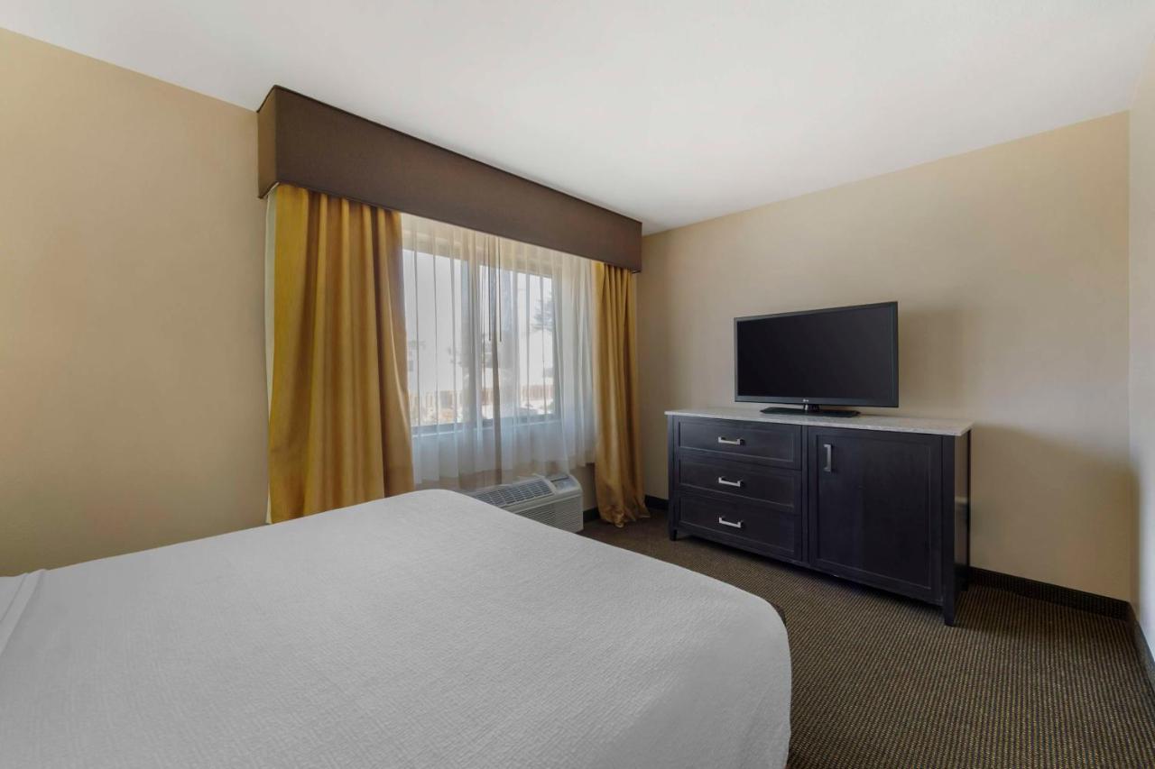 Best Western Plus Country Inn & Suites Додж-Сити Экстерьер фото