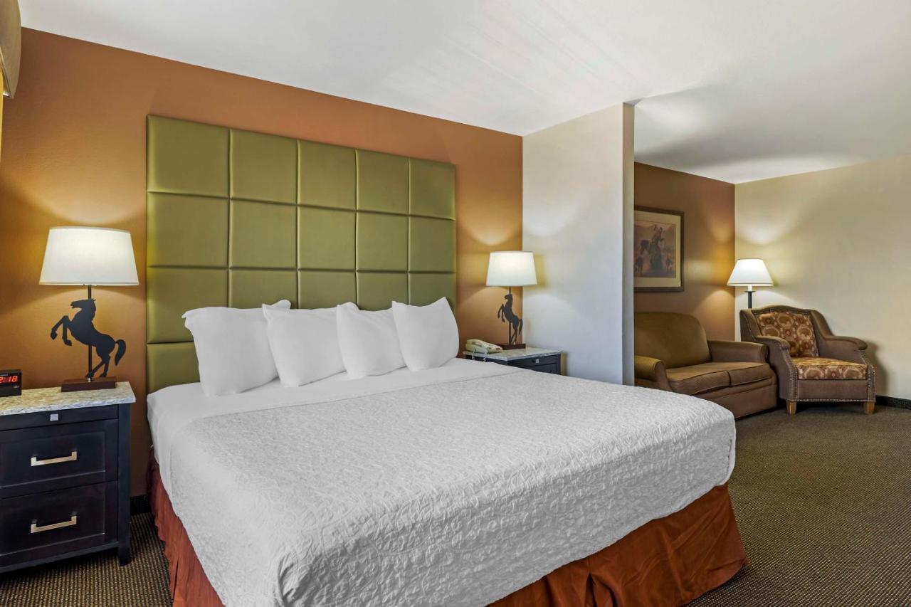 Best Western Plus Country Inn & Suites Додж-Сити Экстерьер фото