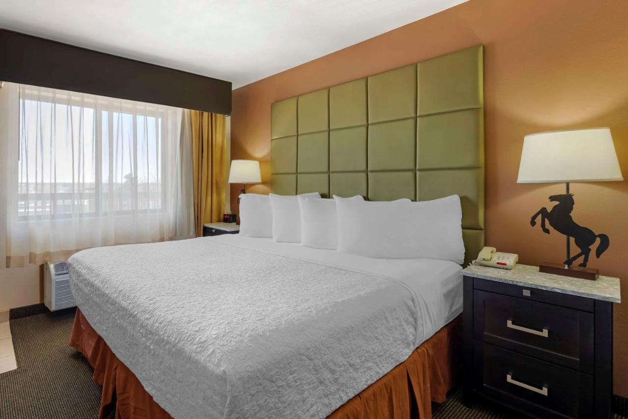 Best Western Plus Country Inn & Suites Додж-Сити Экстерьер фото