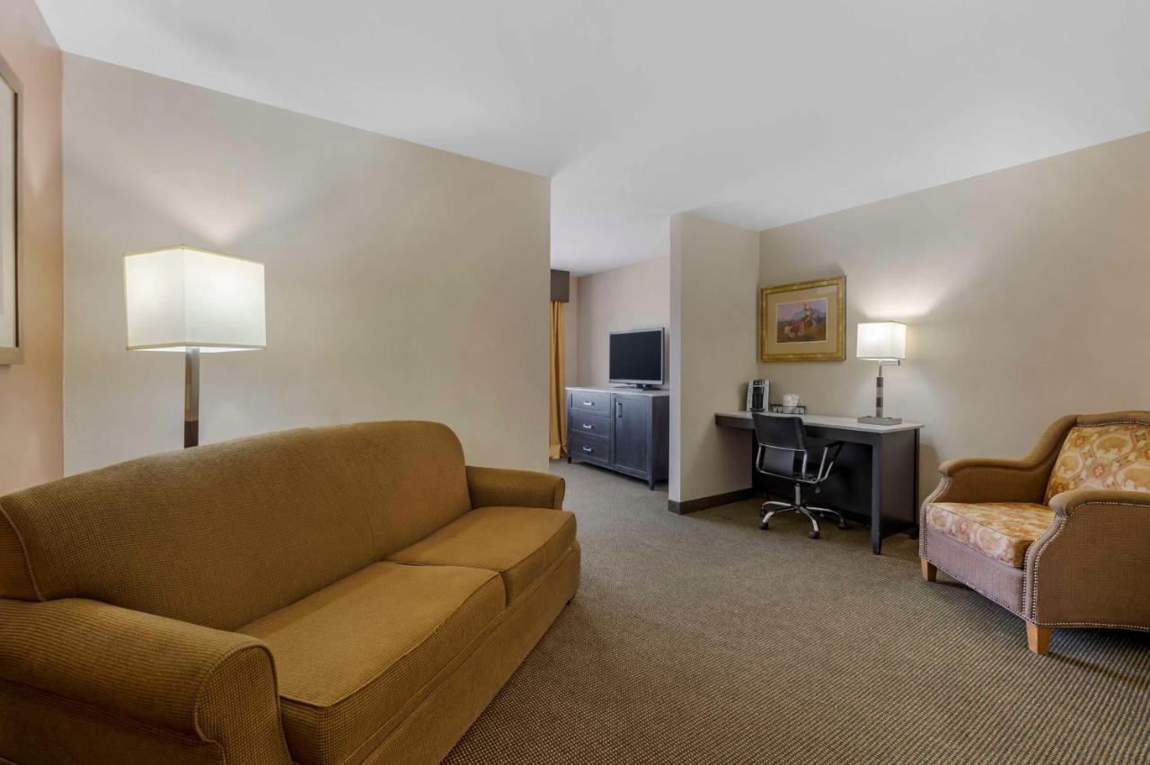 Best Western Plus Country Inn & Suites Додж-Сити Экстерьер фото