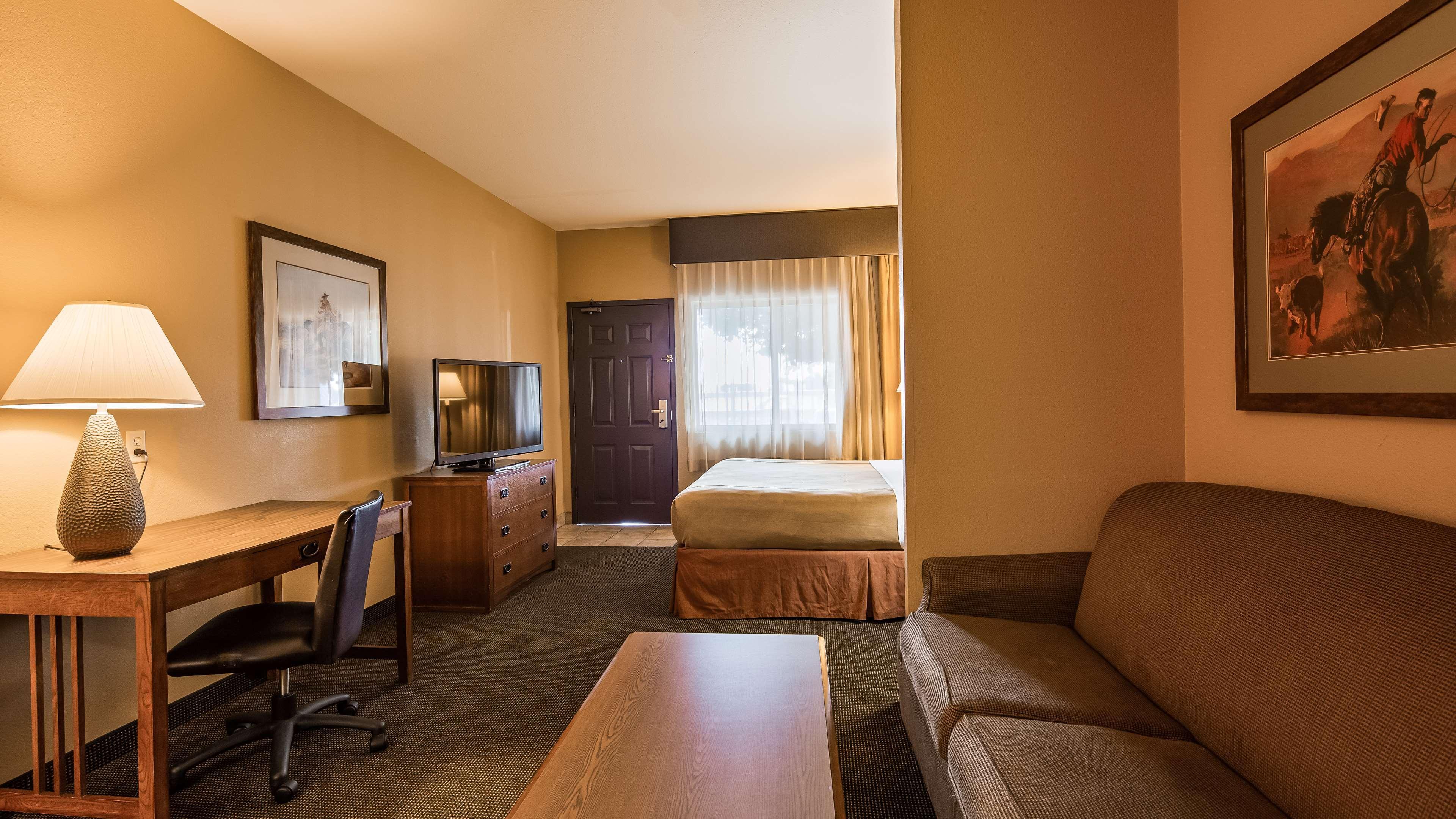 Best Western Plus Country Inn & Suites Додж-Сити Экстерьер фото
